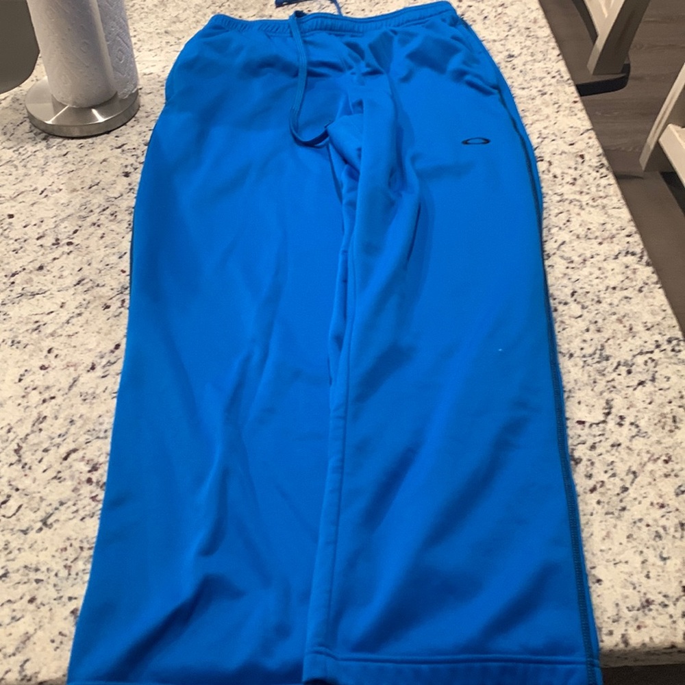 Men’s Oakley sweatpants large